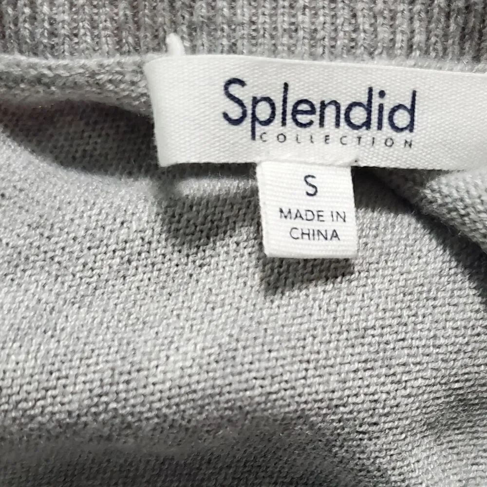 Splendid Gray & Red Lips Sweater - Picture 6 of 6